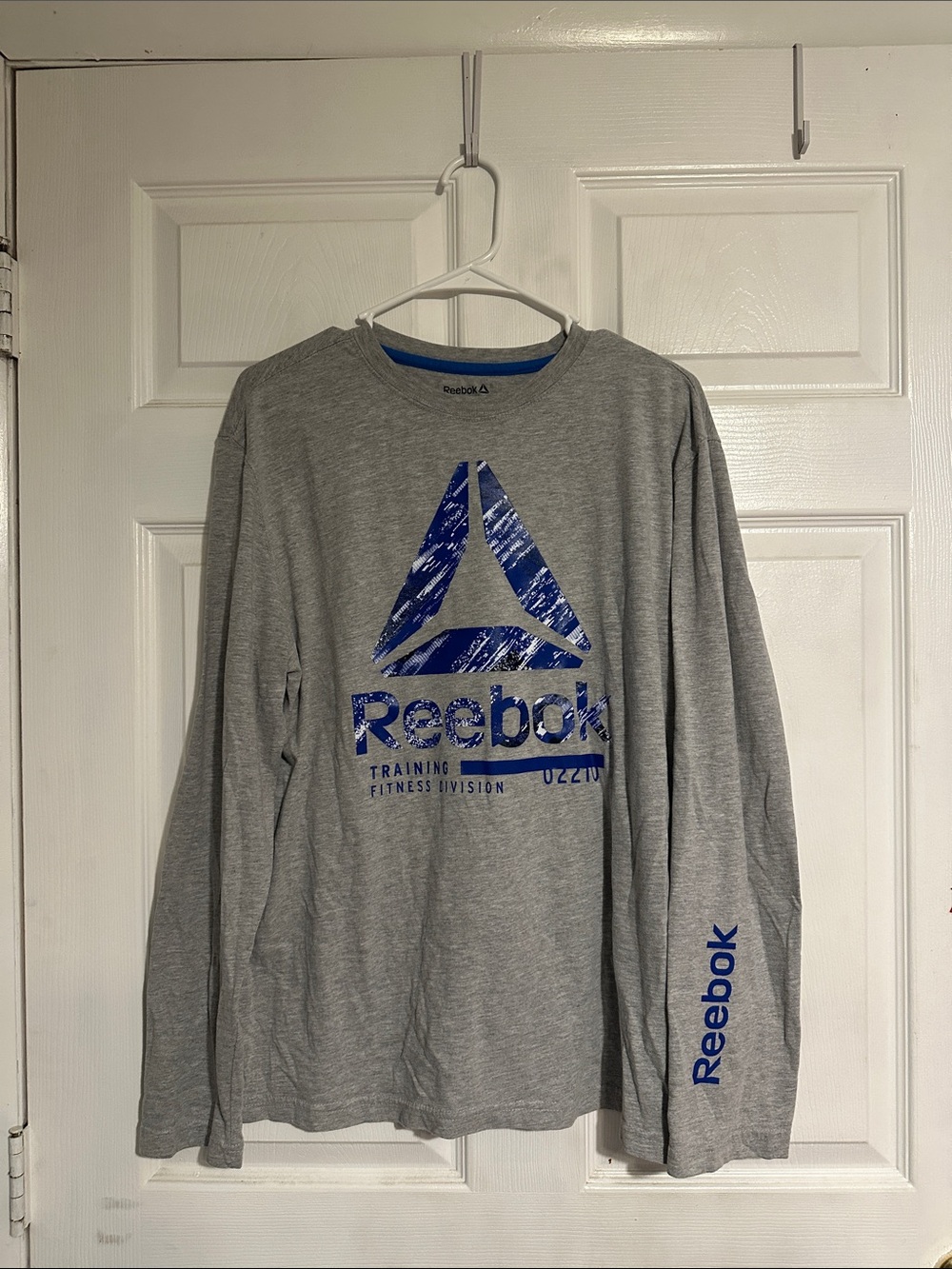 Reebok Men’s Gray Long-Sleeve Training Tee with Blue Logo